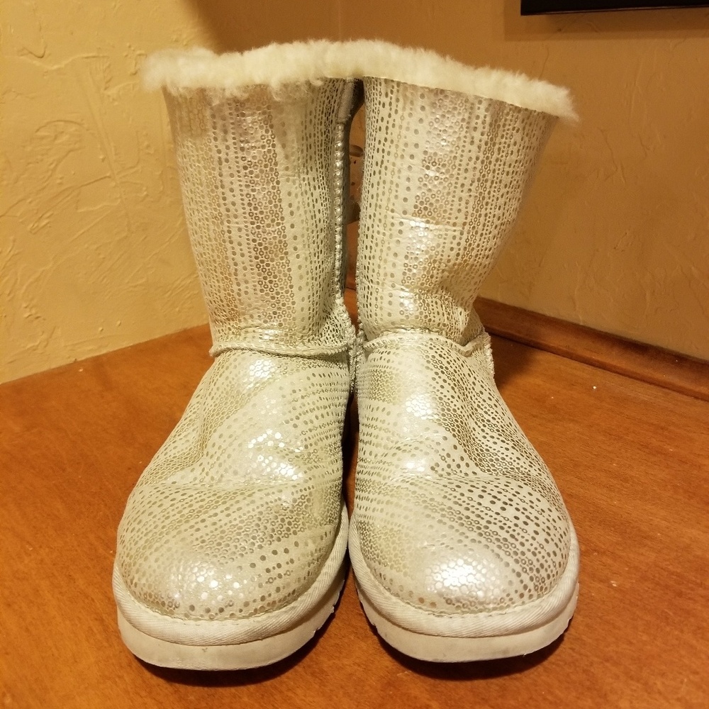 Ugg Bailey Bow boots size 7